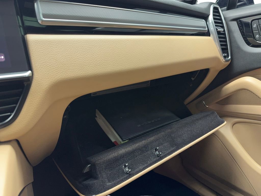 Used 2023 Porsche Cayenne Platinum Edition image 40
