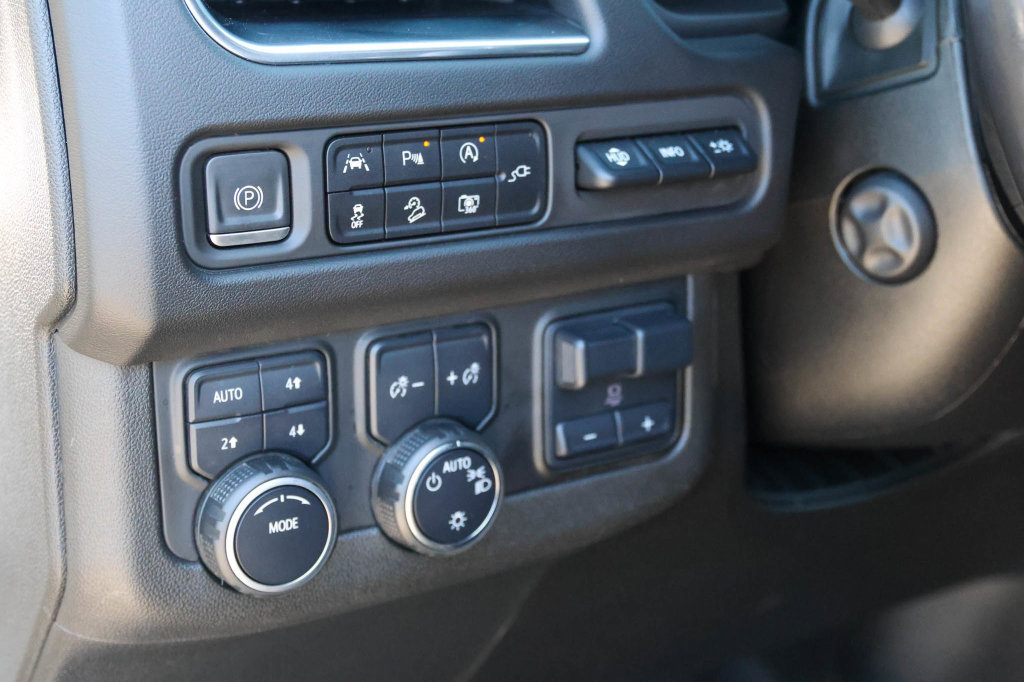 Used 2022 Chevrolet Suburban High Country w/ LPO, Illumination Package AWD/4WD image 12