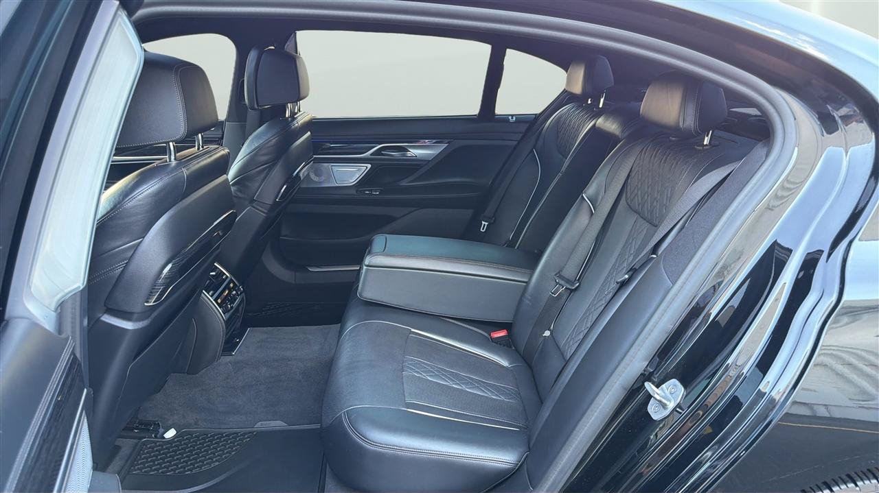 Used 2022 BMW 750i xDrive w/ Executive Package AWD/4WD image 21