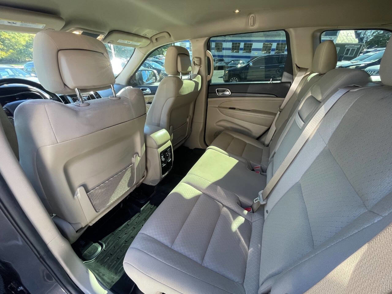 Used 2019 Jeep Grand Cherokee Laredo image 26