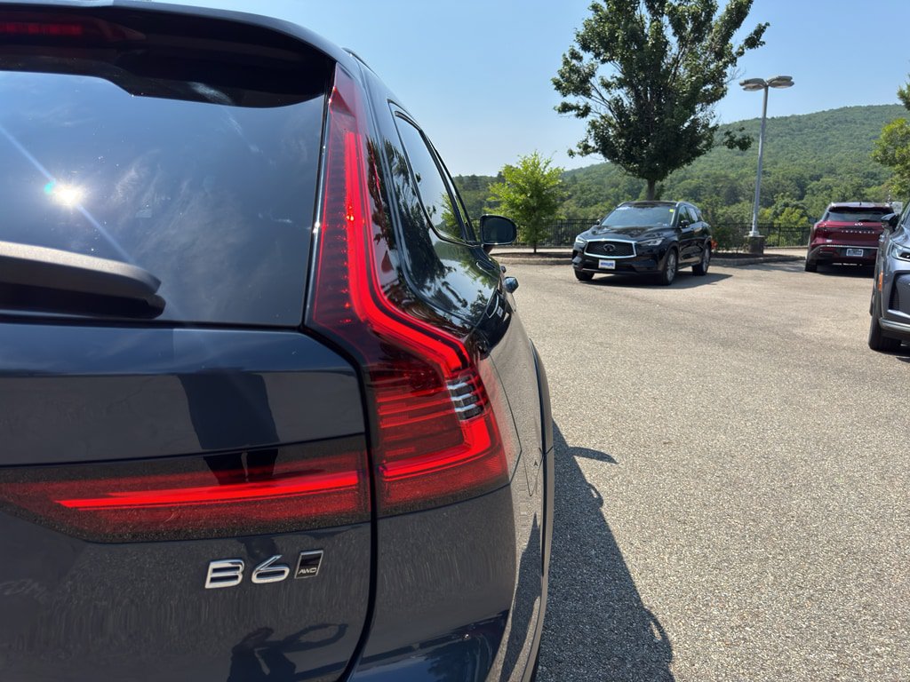 Certified 2025 Volvo V90 B6 Cross Country Plus AWD/4WD image 10
