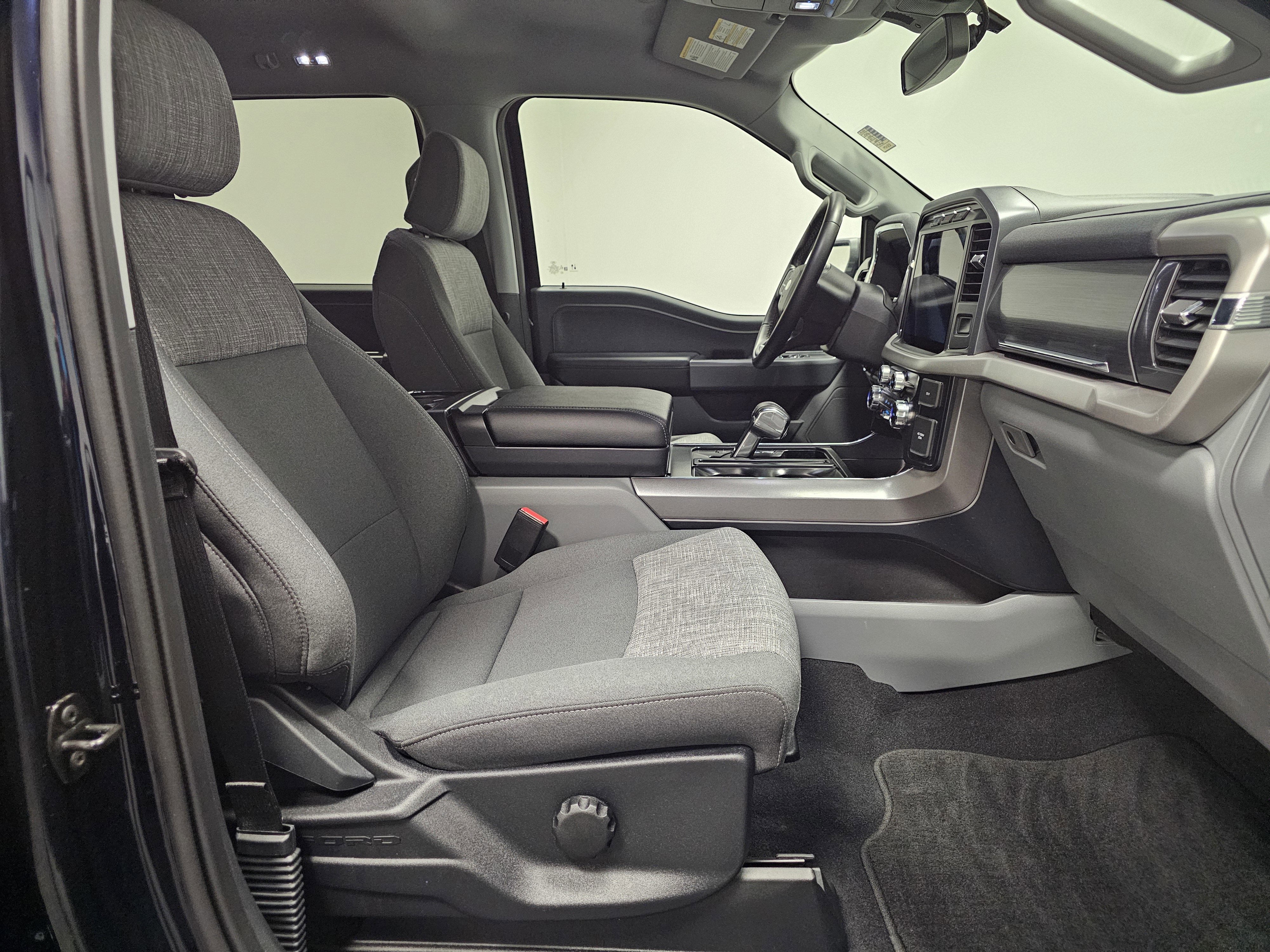 Used 2023 Ford F150 Lightning XLT image 16