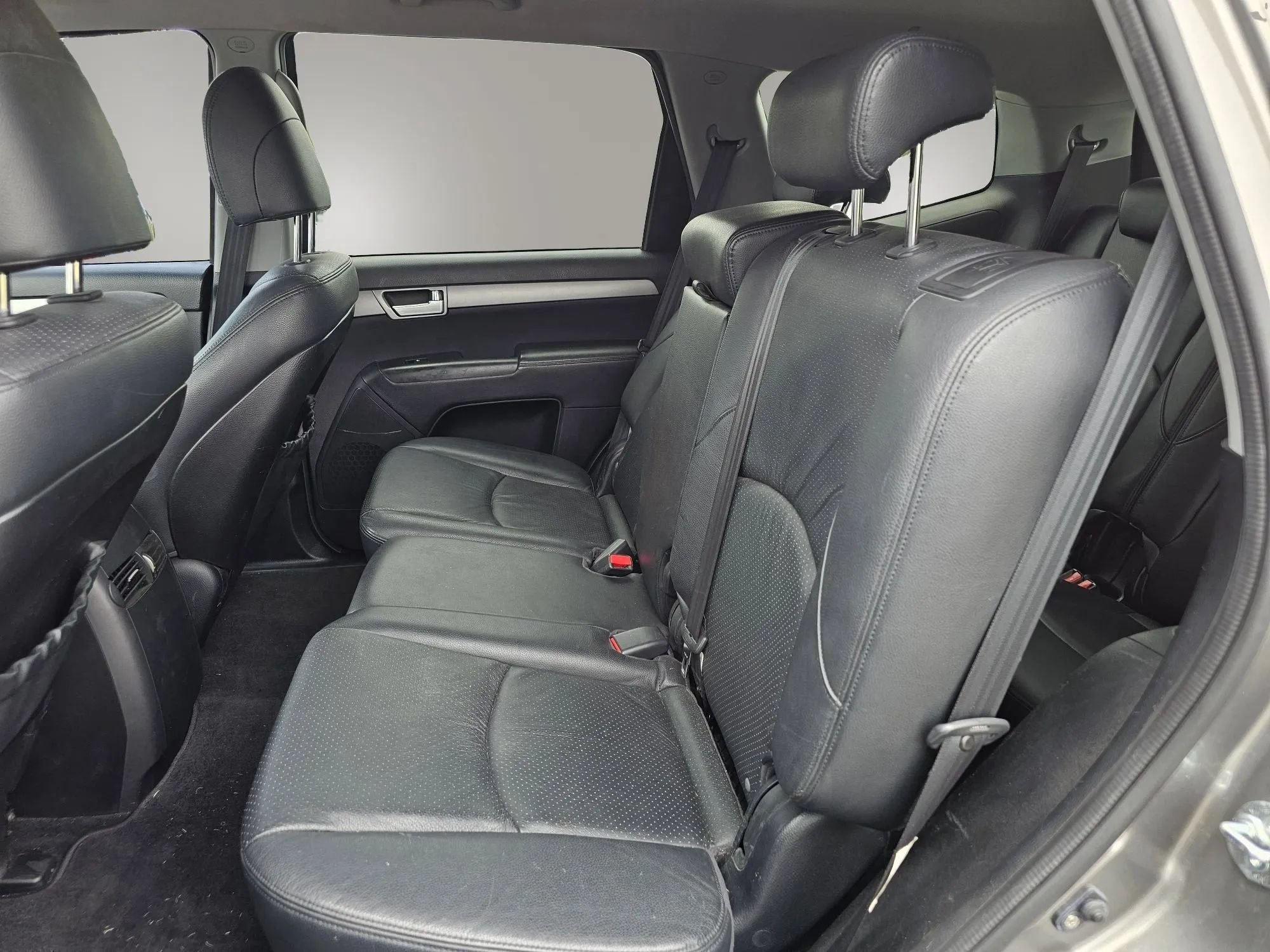 Used 2009 Kia Borrego LX w/ Convenience Pkg AWD/4WD image 4