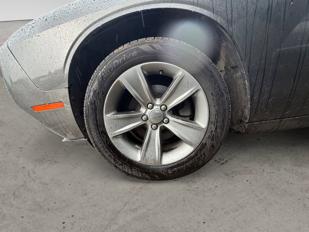 Used 2016 Dodge Challenger SXT image 9