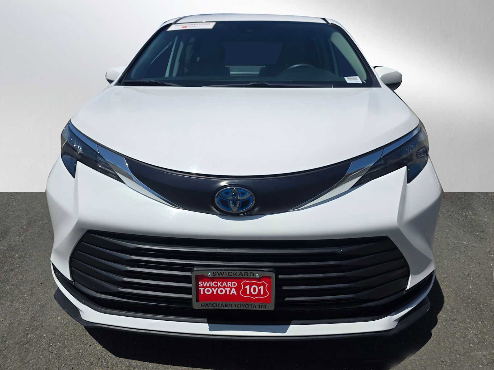 Used 2024 Toyota Sienna LE FWD image 8