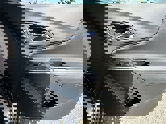 Used 2022 Chevrolet Equinox RS w/ Infotainment Package image 23