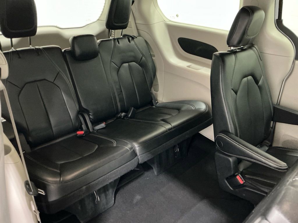Used 2023 Chrysler Pacifica Touring-L image 24