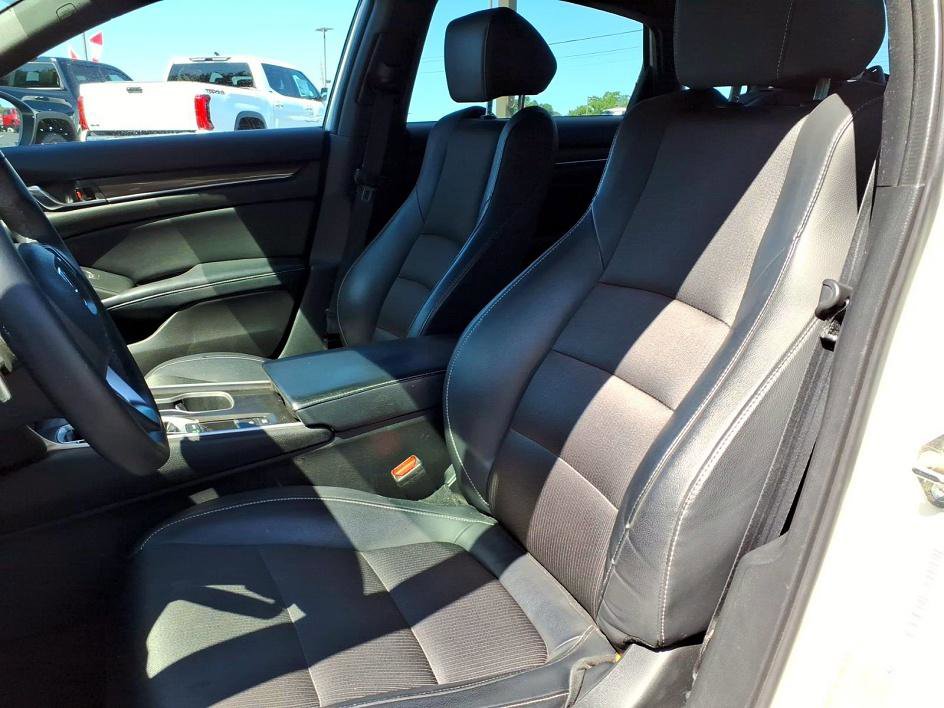 Used 2018 Honda Accord Sport image 14