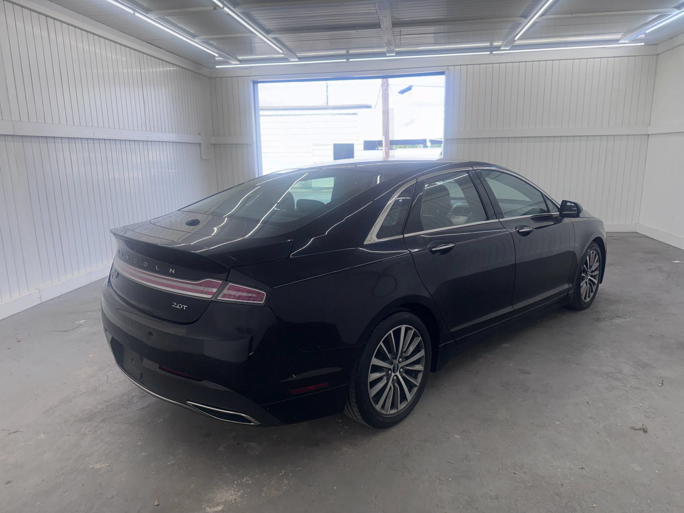 Used 2017 Lincoln MKZ Premiere FWD image 5