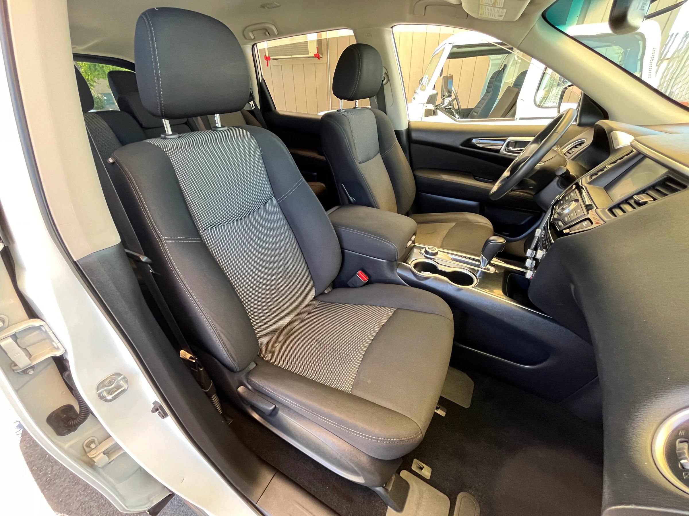 Used 2017 Nissan Pathfinder SV w/ Trailer Tow Package image 14