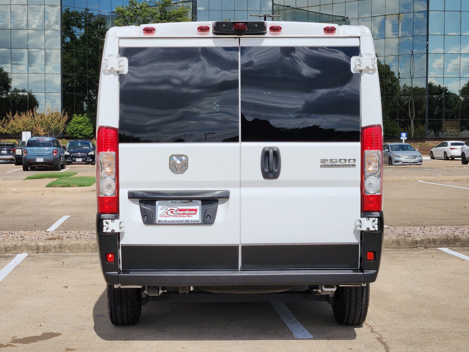 Used 2025 RAM ProMaster 2500 w/ U-Haul Equipment Group FWD image 5