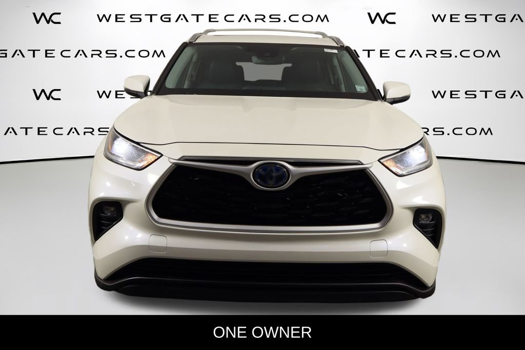 Used 2021 Toyota Highlander XLE image 2