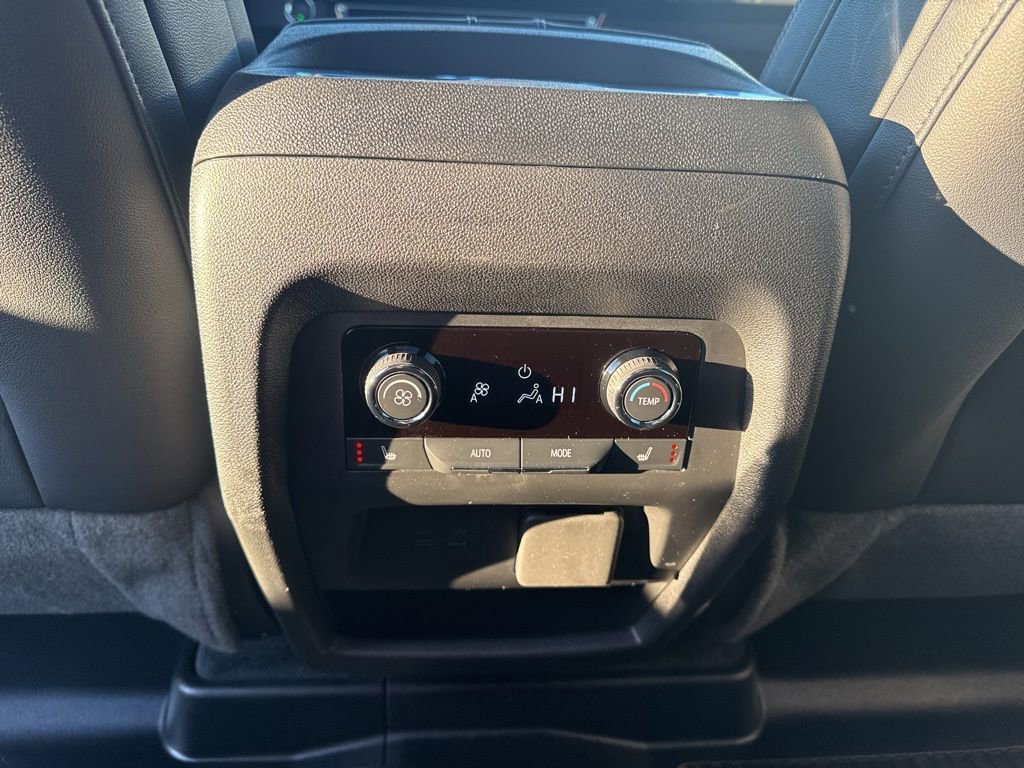 Used 2024 Chevrolet Traverse RS w/ LPO, Floor Liner Package AWD/4WD image 15