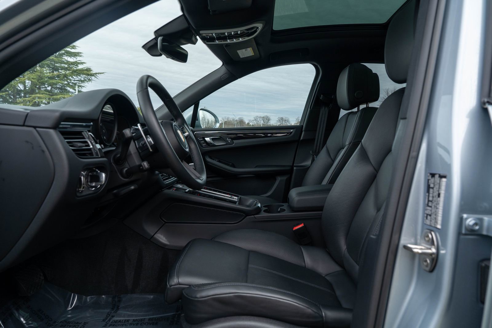 Certified 2025 Porsche Macan image 20