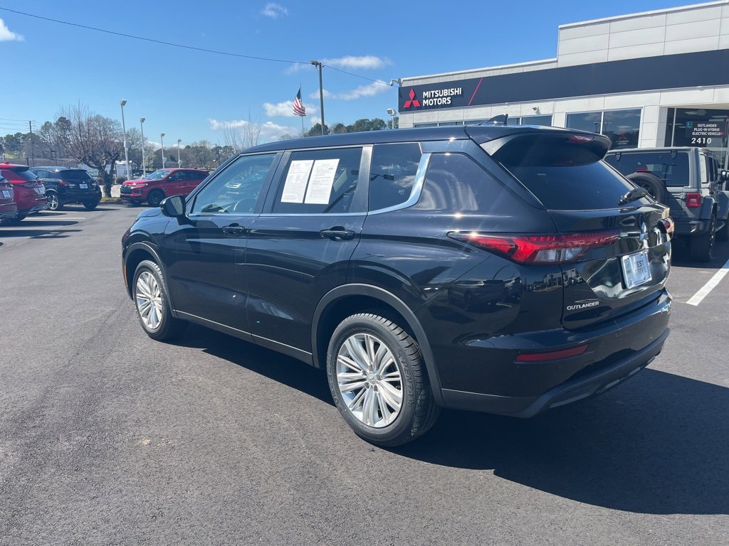 Used 2024 Mitsubishi Outlander ES image 5