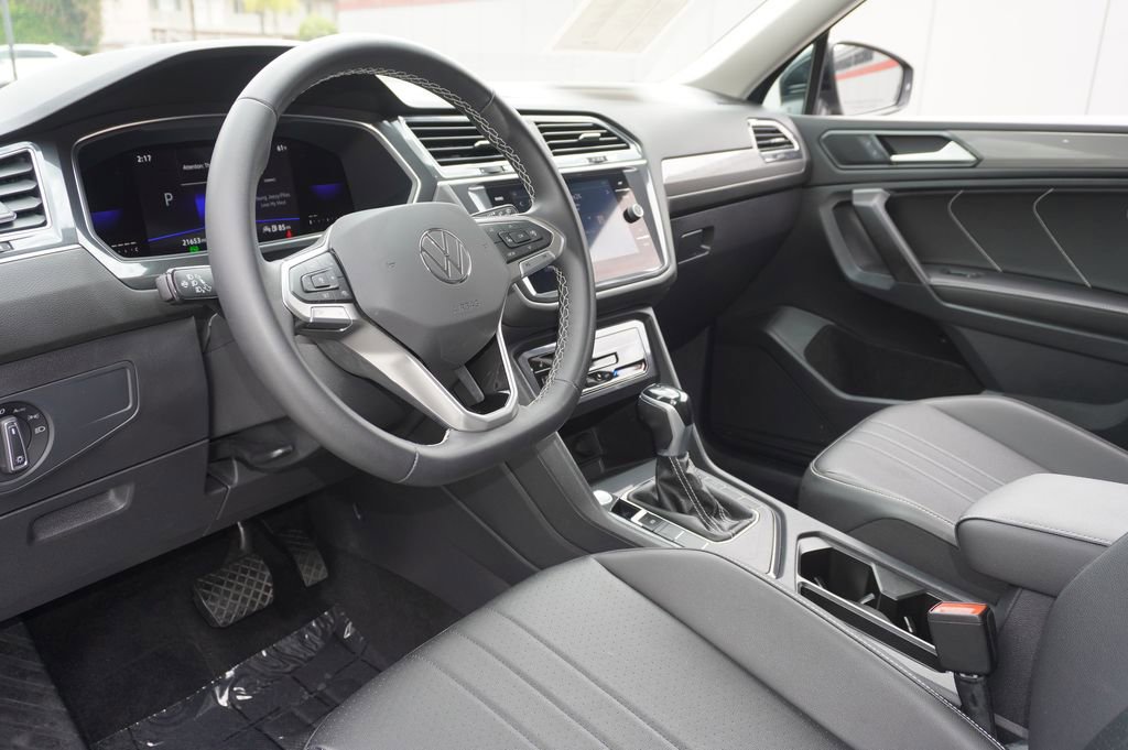 Used 2022 Volkswagen Tiguan SE FWD image 13