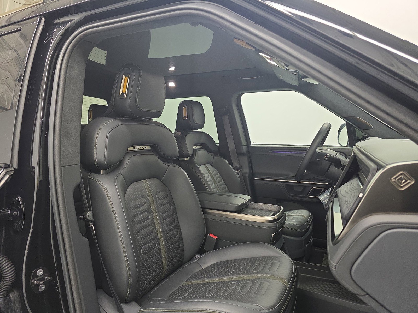 Used 2022 Rivian R1T Adventure image 23