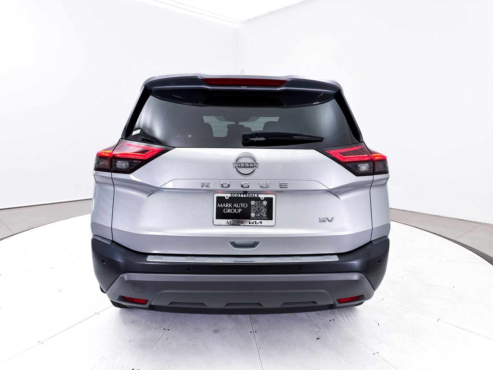 Used 2022 Nissan Rogue SV image 16
