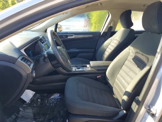 Used 2018 Ford Fusion SE FWD image 11