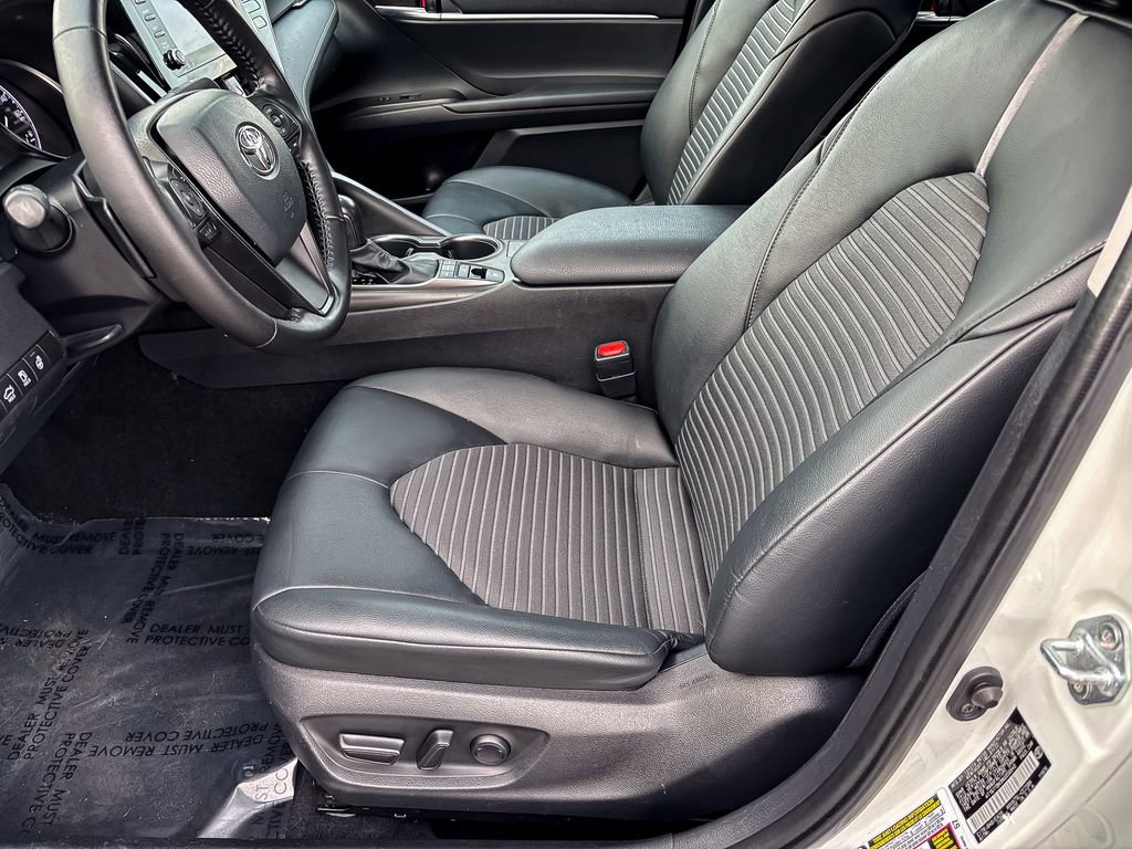 Used 2022 Toyota Camry SE image 16