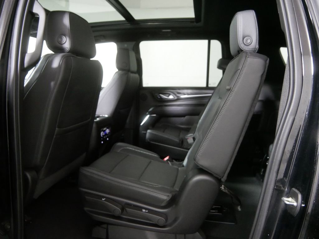 Used 2024 GMC Yukon XL Denali AWD/4WD image 23