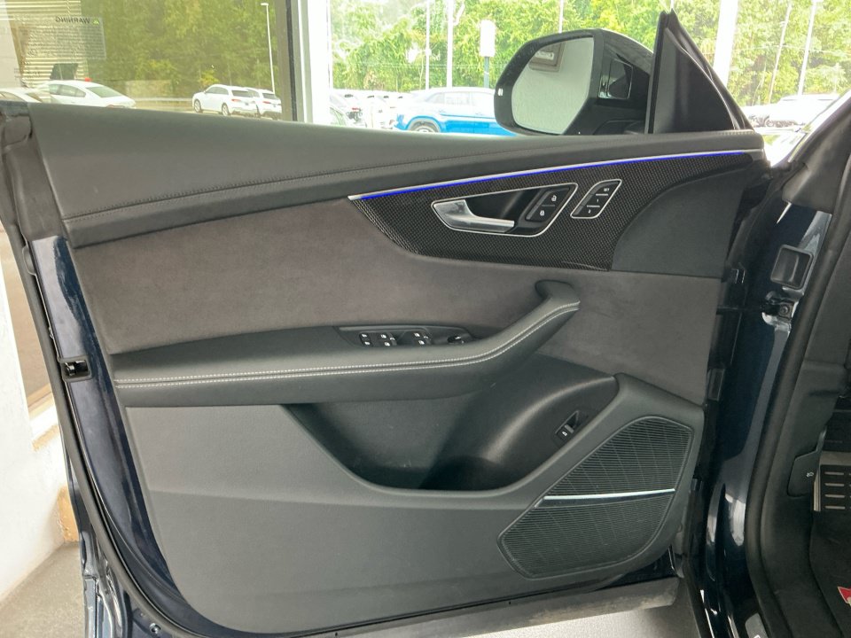 Used 2023 Audi SQ8 Prestige AWD/4WD image 32