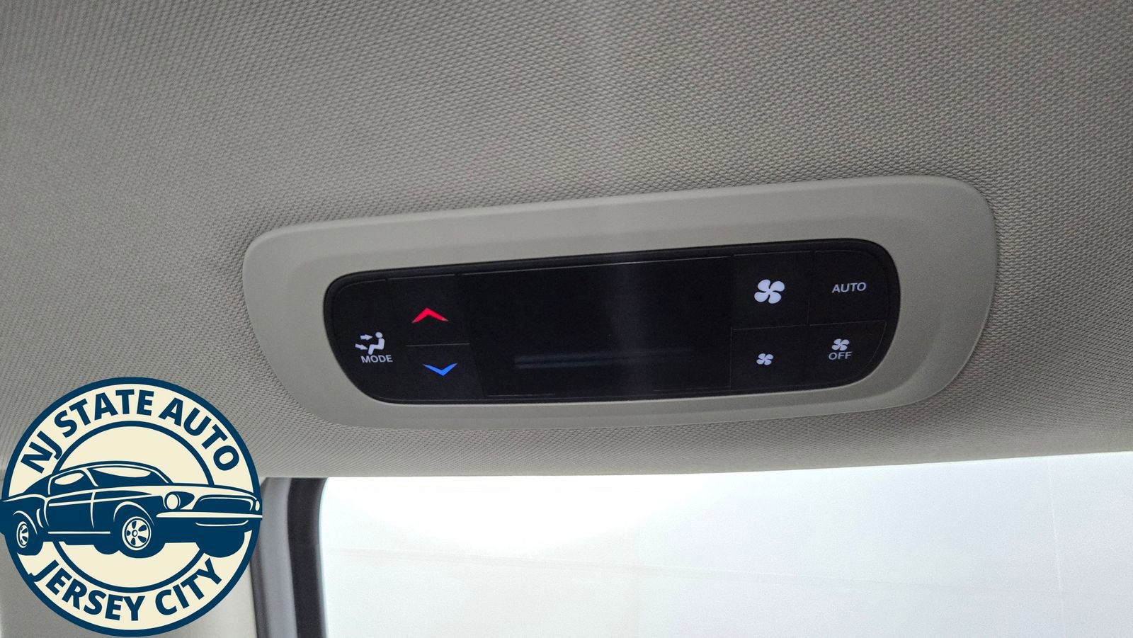 Used 2023 Chrysler Pacifica Touring-L FWD image 30