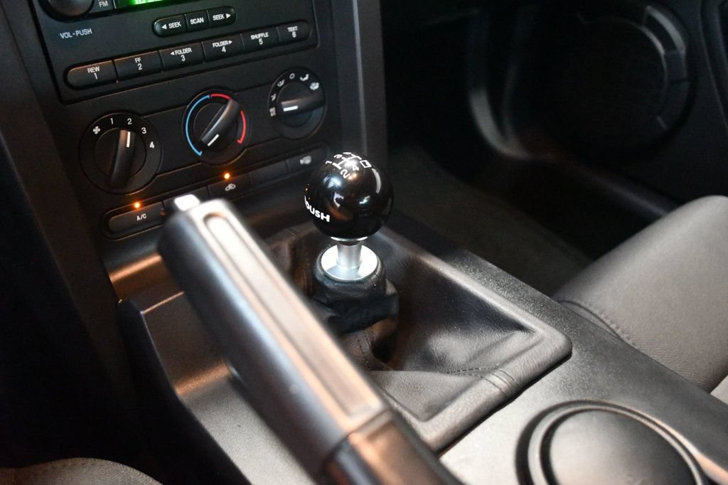 Used 2005 Ford Mustang GT RWD image 48