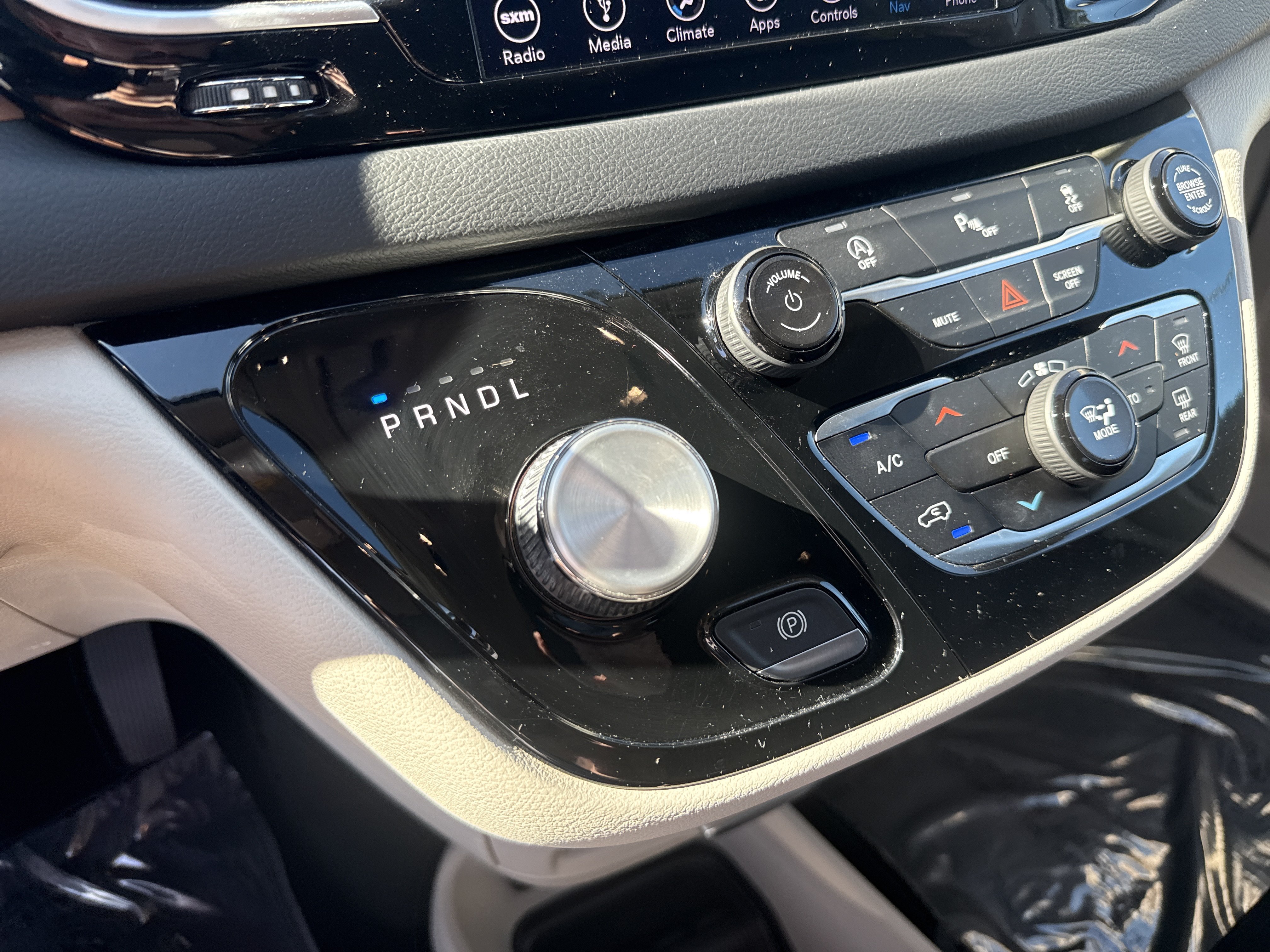Used 2019 Chrysler Pacifica Touring-L Plus w/ Tire & Wheel Group FWD image 25