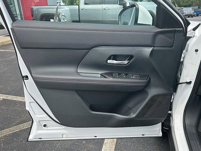 New 2025 Nissan Kicks SR w/ SR Premium Package AWD/4WD image 15