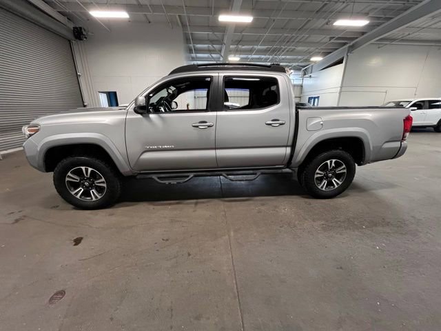 Used 2017 Toyota Tacoma TRD Sport AWD/4WD image 6