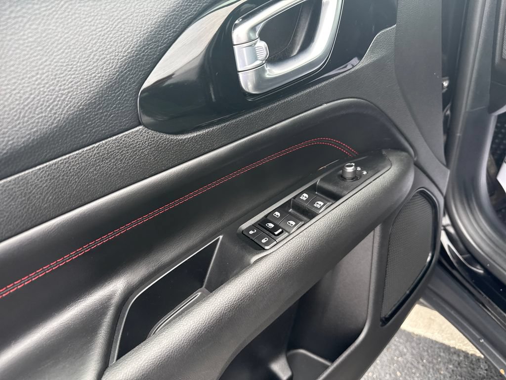 Used 2022 Jeep Compass Trailhawk w/ Trailhawk Convenience Group AWD/4WD image 23