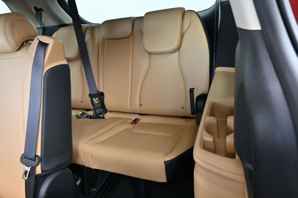 Used 2024 Kia Carnival LX FWD image 31