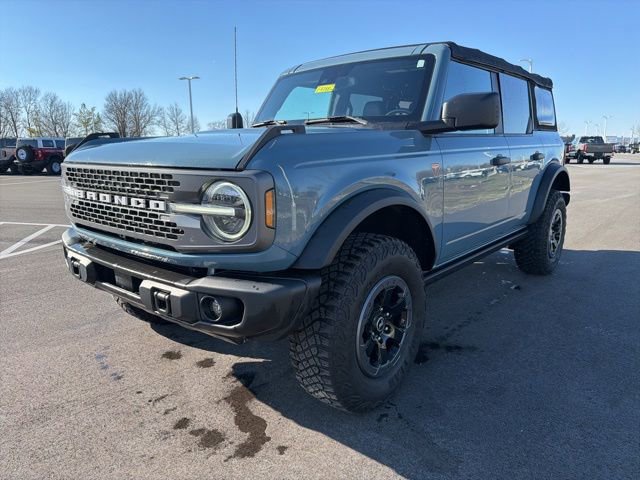 Used 2022 Ford Bronco Badlands image 2