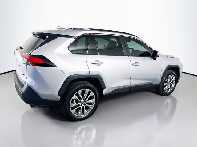Used 2023 Toyota RAV4 XLE Premium image 7
