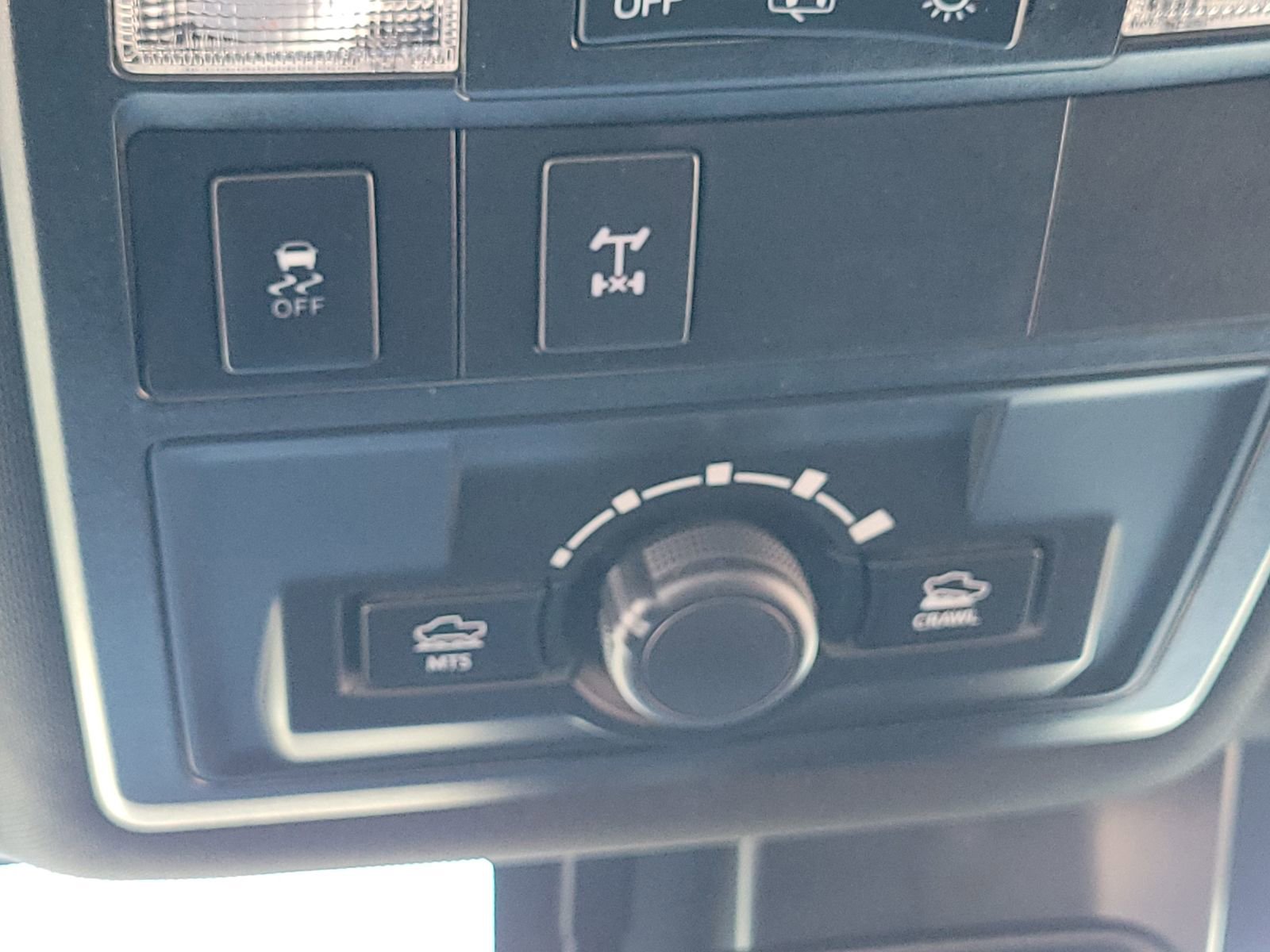 Used 2018 Toyota Tacoma TRD Off-Road w/ Technology Package image 10