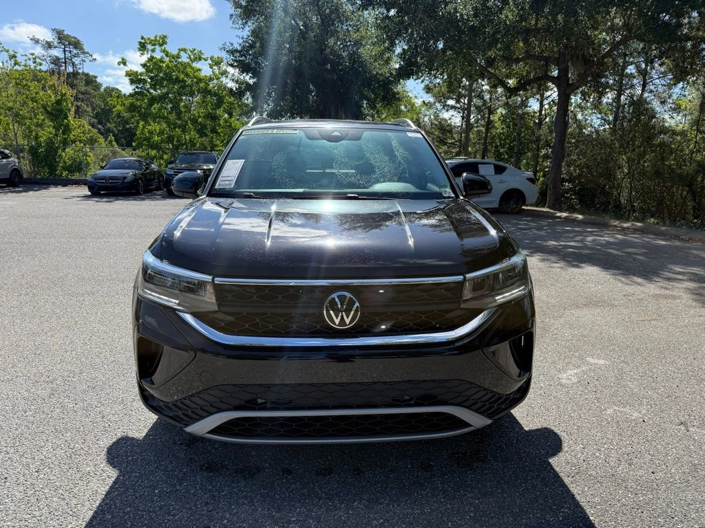 Used 2024 Volkswagen Taos SE image 2