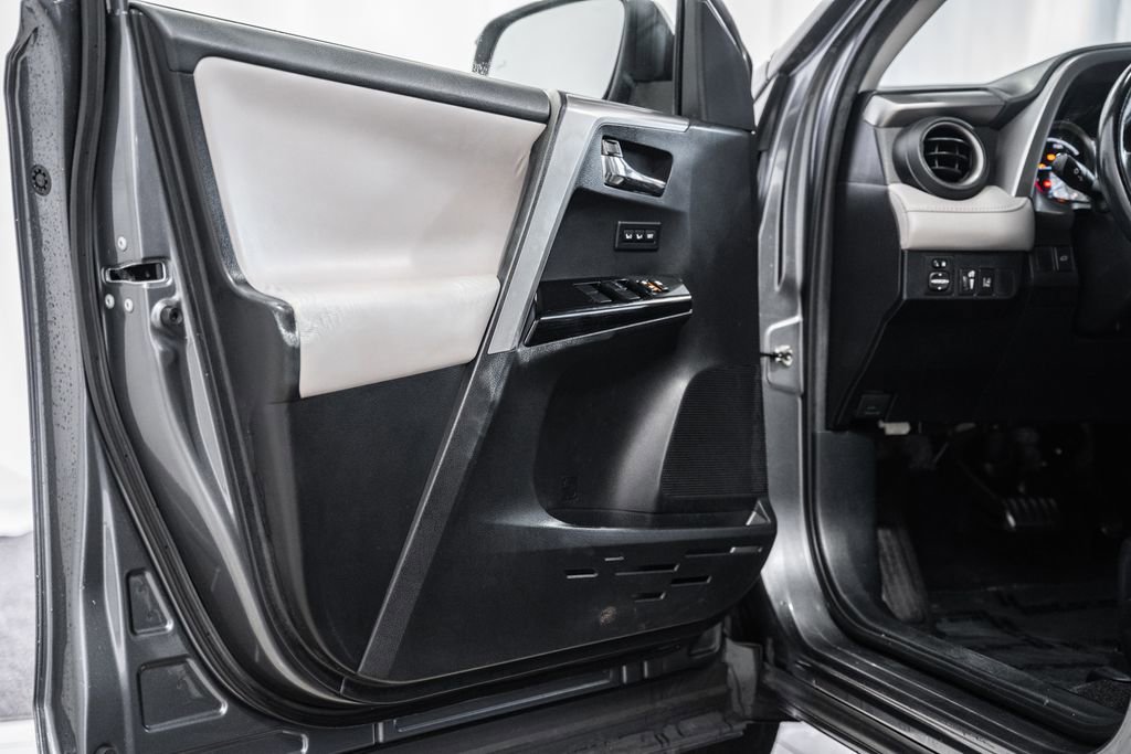 Used 2016 Toyota RAV4 Limited w/ Advanced Technology Package image 35