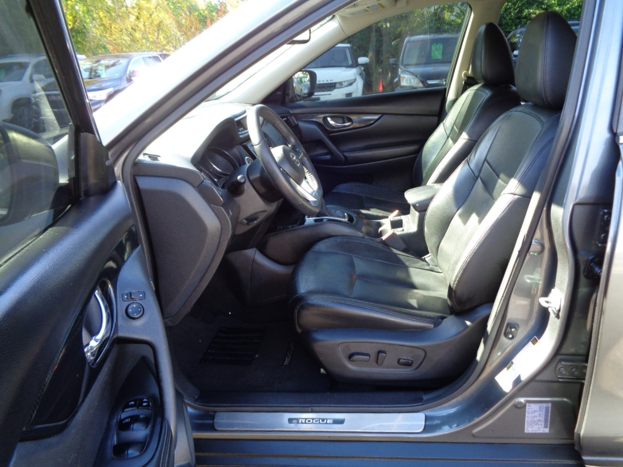 Used 2020 Nissan Rogue SL w/ Premium Package image 14