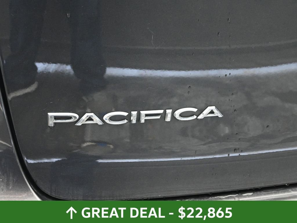 Used 2023 Chrysler Pacifica Touring-L image 15