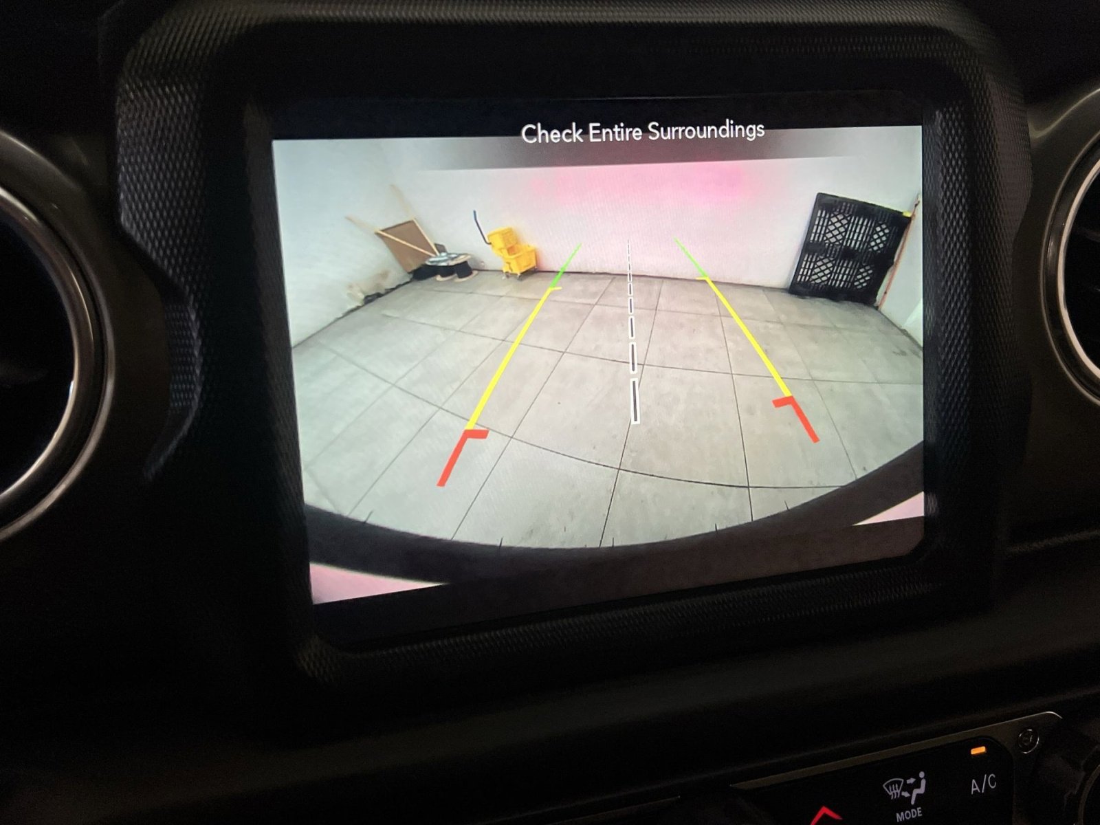 Used 2018 Jeep Wrangler Unlimited Sahara image 17