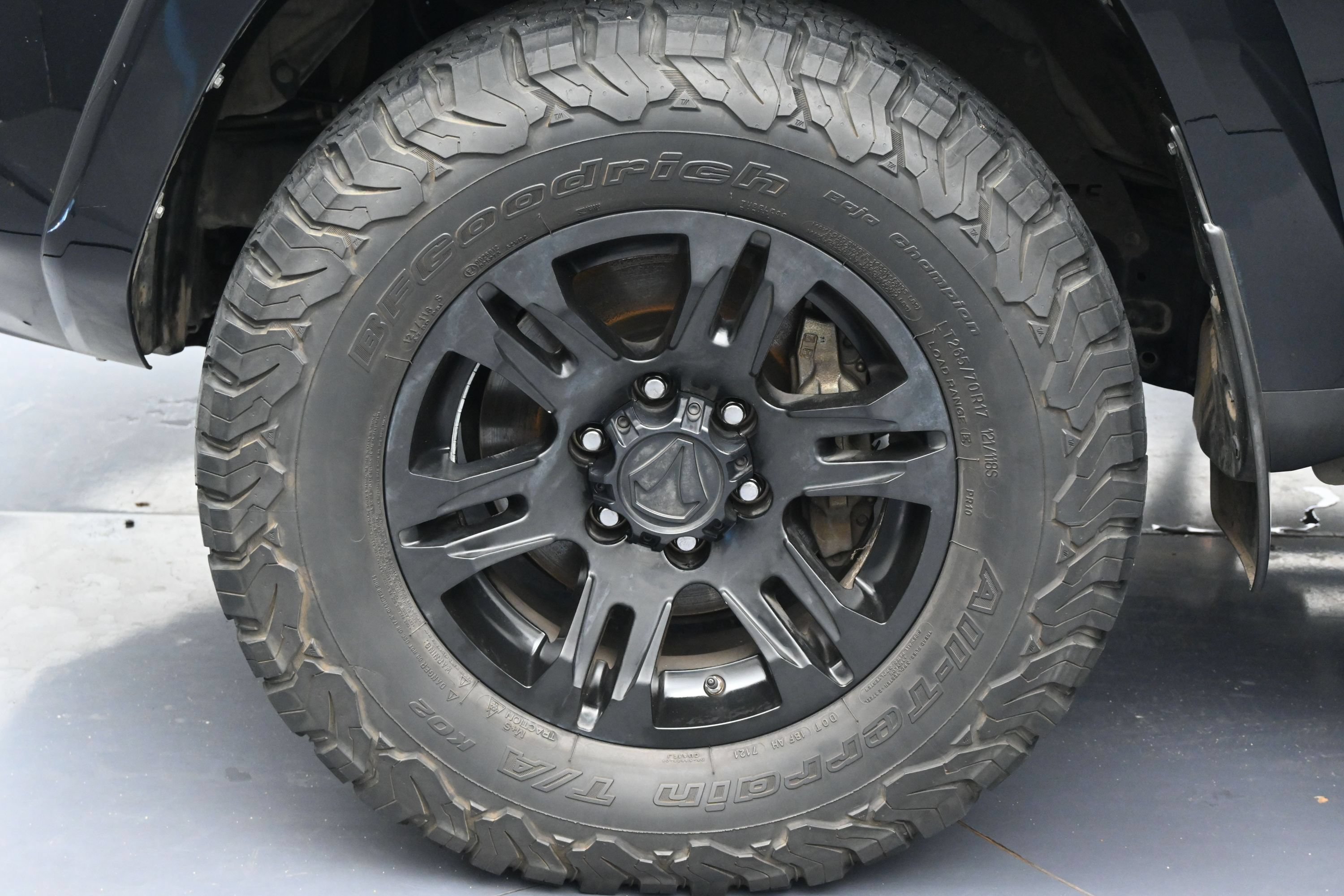Used 2017 Toyota 4Runner SR5 AWD/4WD image 10