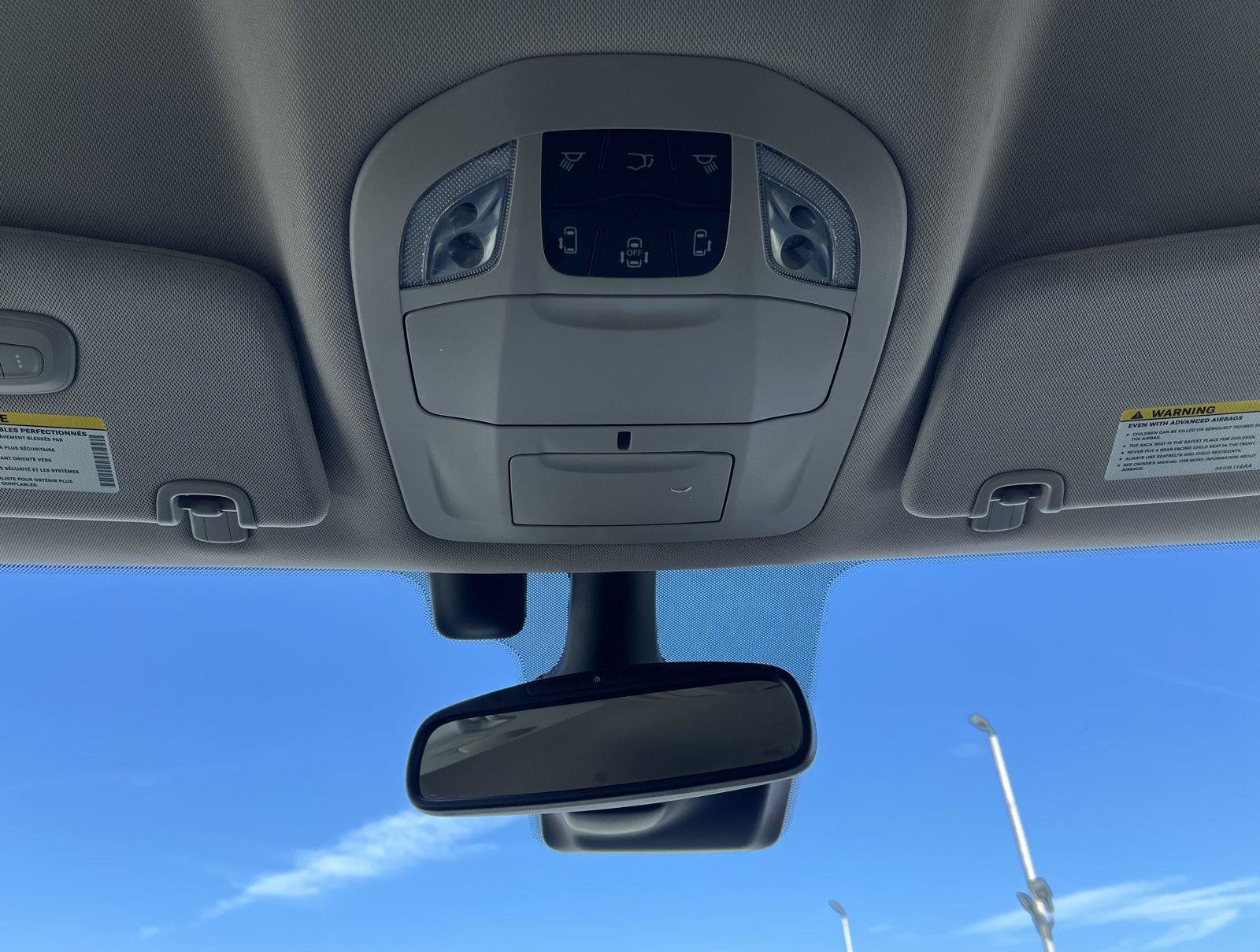 Used 2022 Chrysler Pacifica Touring-L FWD image 12