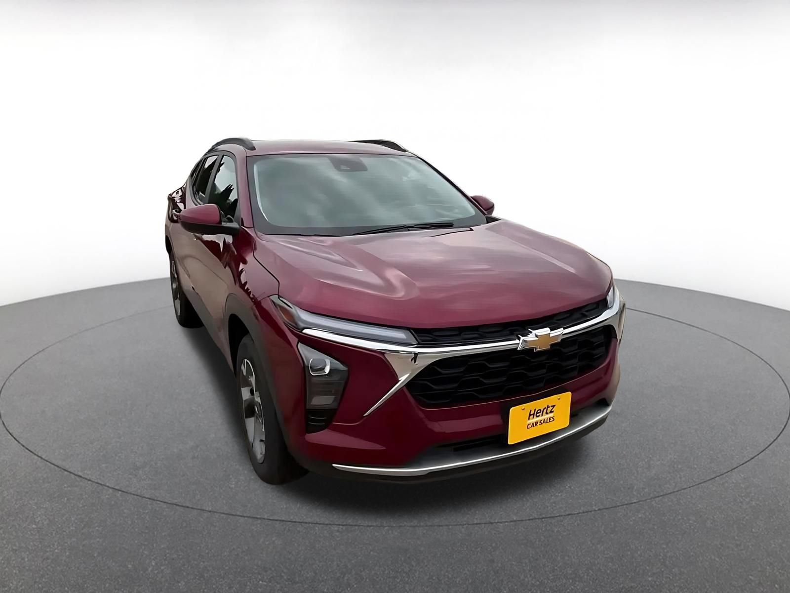 Used 2025 Chevrolet Trax LT FWD image 3