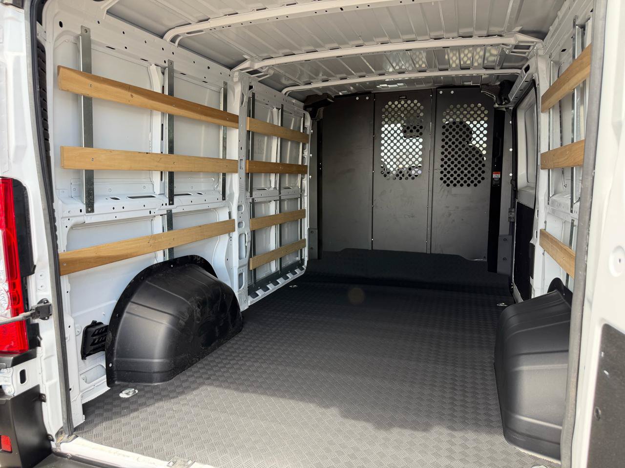 Used 2025 RAM ProMaster 2500 w/ U-Haul Equipment Group FWD image 28