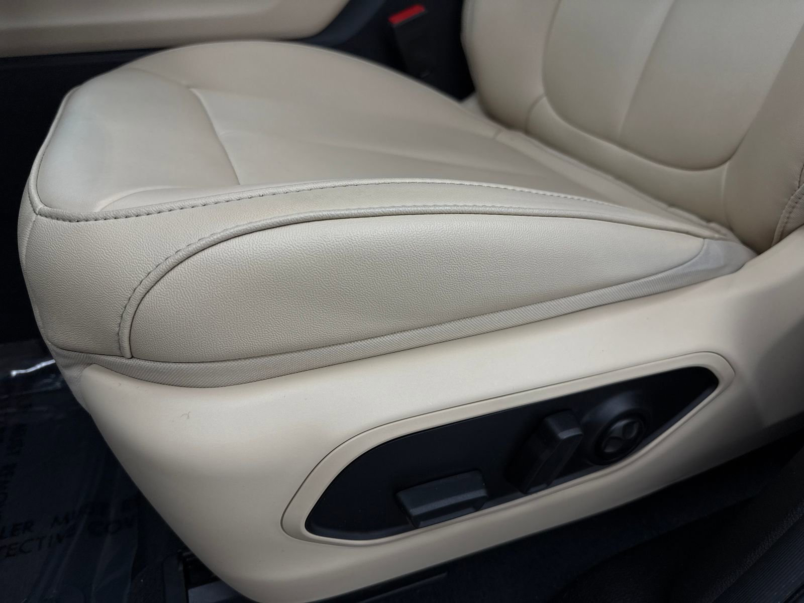 Used 2025 Jeep Grand Cherokee Limited w/ Black Appearance Package image 36