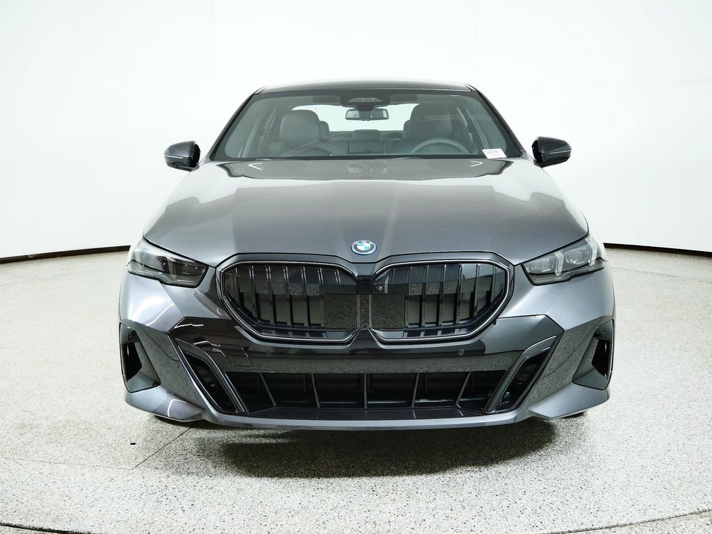 New 2026 BMW 550e xDrive image 4