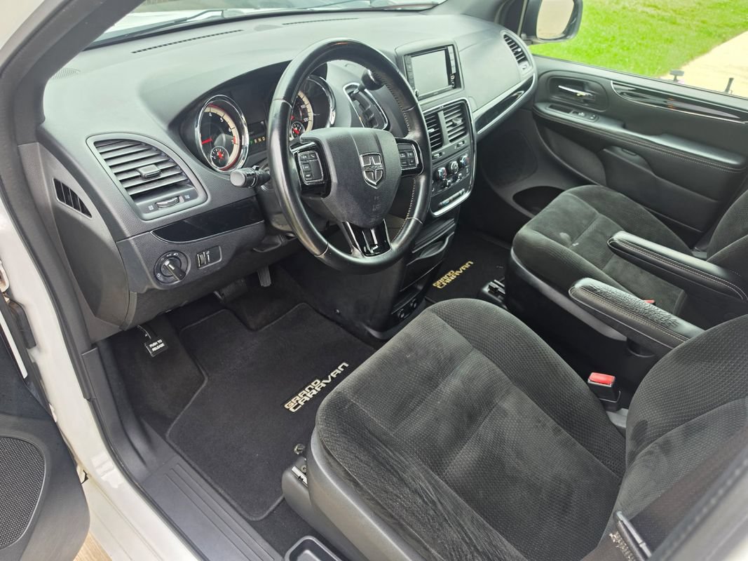 Used 2017 Dodge Grand Caravan SE FWD image 15