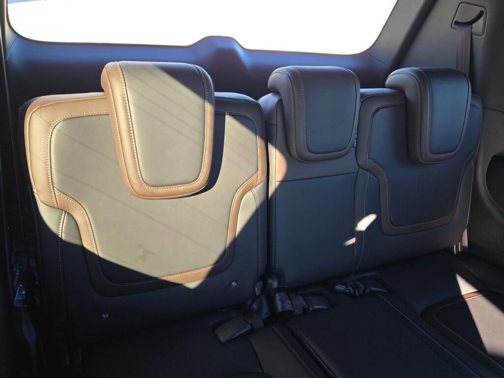 New 2026 Nissan Armada SL w/ Captain's Chari Seat Package image 15