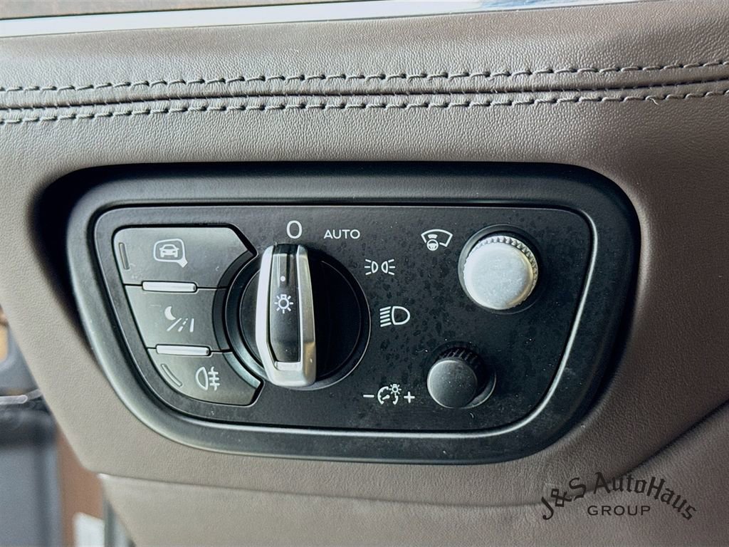 Used 2021 Bentley Bentayga AWD/4WD image 10